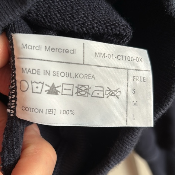 Mardi Mecredi Navy sweatshirt with green design. Size M. - Picture 6 of 6